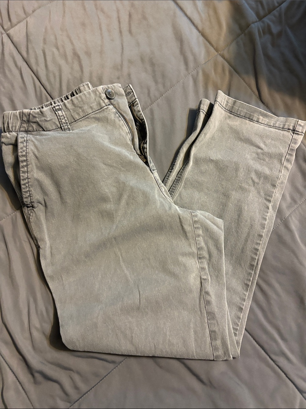 Old Navy Women's Light Gray Cropped Straight-Leg Pants